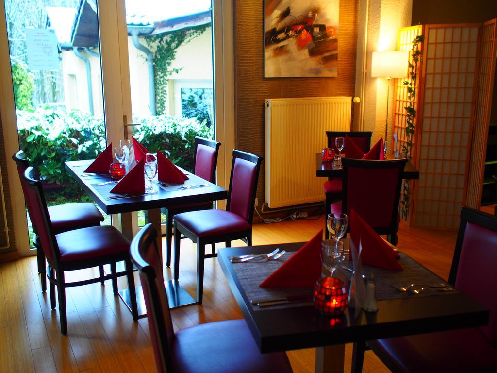 The Originals City, Hotel Et Restaurant Aster, Saint-Avold Nord クレウツヴァルド エクステリア 写真