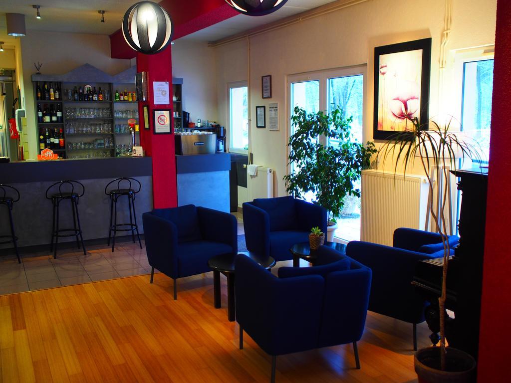 The Originals City, Hotel Et Restaurant Aster, Saint-Avold Nord クレウツヴァルド エクステリア 写真